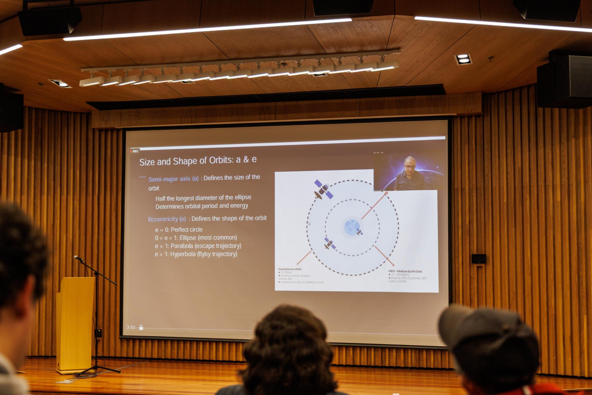 Mesa redonda sobre política espacial