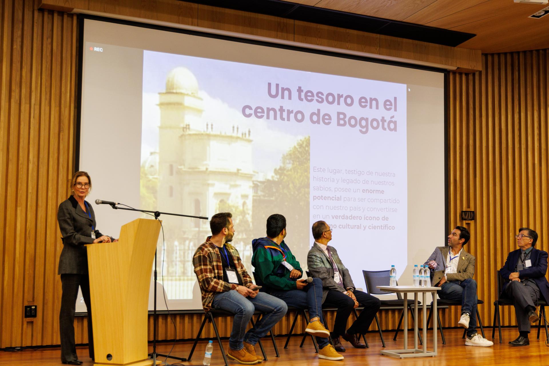 Taller de satélites y pequeños cohetes