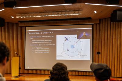 Mesa redonda sobre política espacial